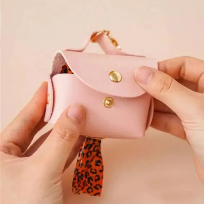 Leather Waste Bag Dispenser ，Dog Poop Bag Holder with Metal Clip for Leash Belt ，Portable Doggy Poop Bags Holder